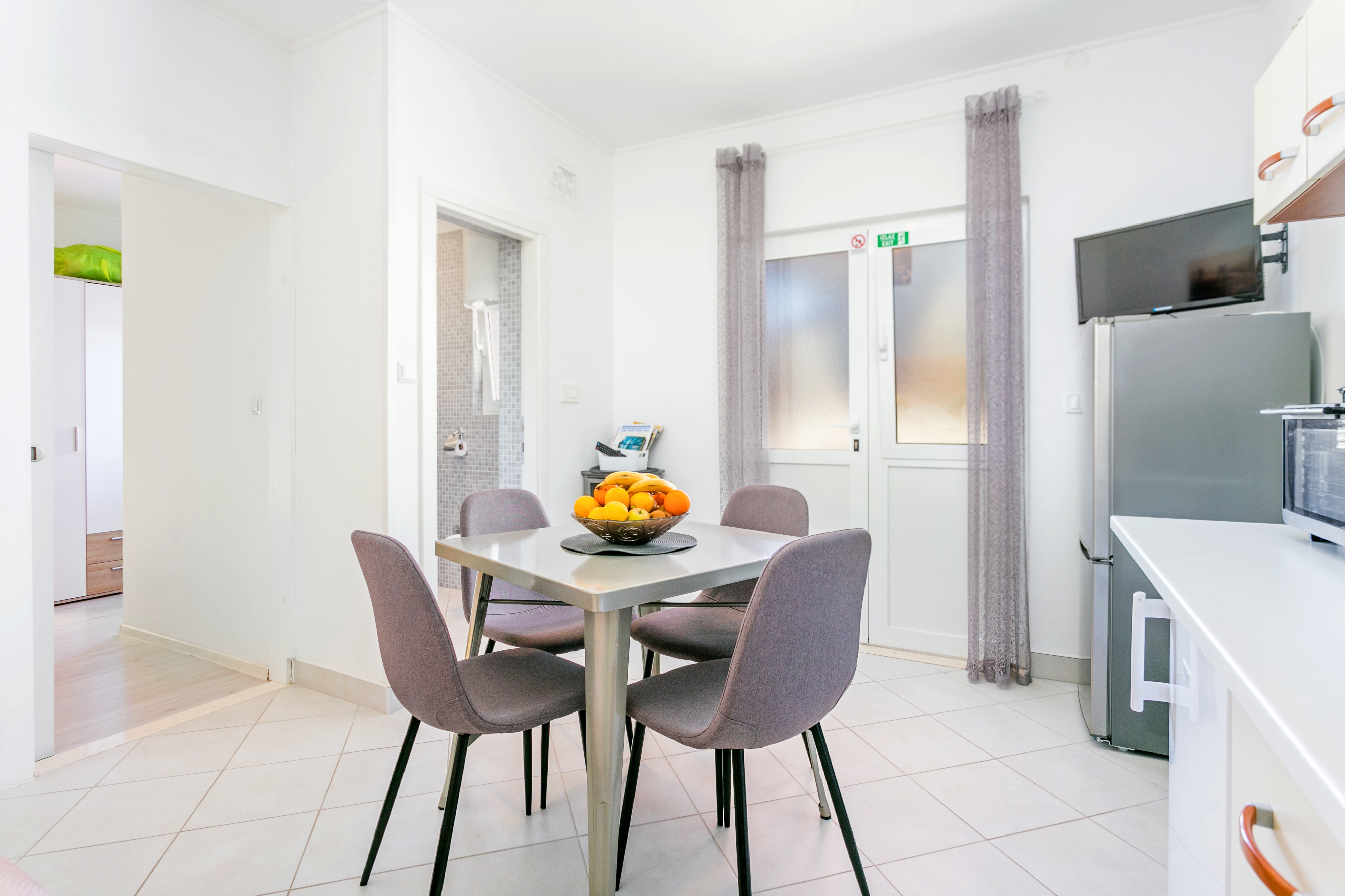 One bedroom apartment with terrace Marina, Trogir (A-17013-b)