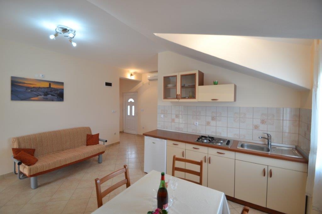 One bedroom apartment with balcony and sea view Sukošan, Zadar (A-17027-a) One bedroom apartment with balcony and sea view Sukošan, Zadar (A-17027-a)