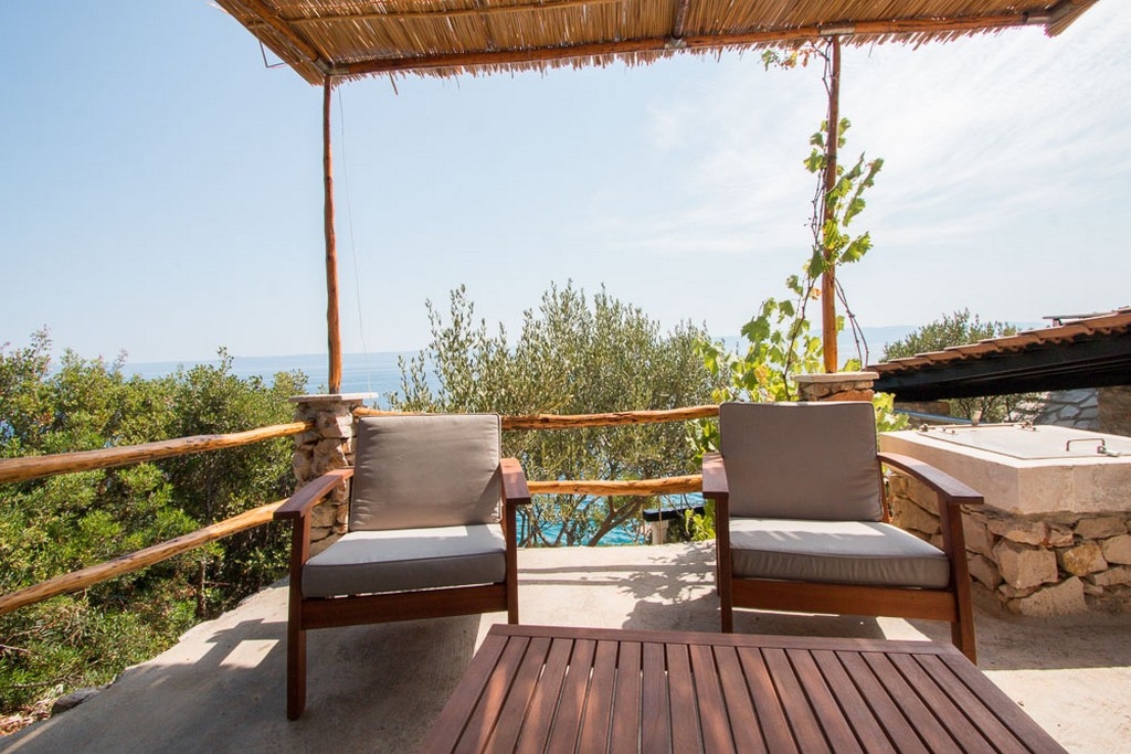Two bedroom house near beach Cove Špiljice, Brač  K