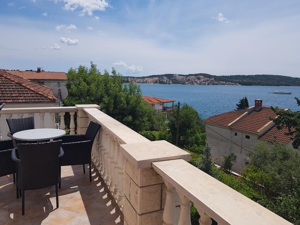 One bedroom apartment with terrace and sea view Okrug Gornji, Čiovo (A-17032-a) One bedroom apartment with terrace and sea view Okrug Gornji, Čiovo (A-17032-a)