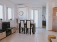 Dining room Novalja, Dining room in the apartment, air condition available and WiFi.
