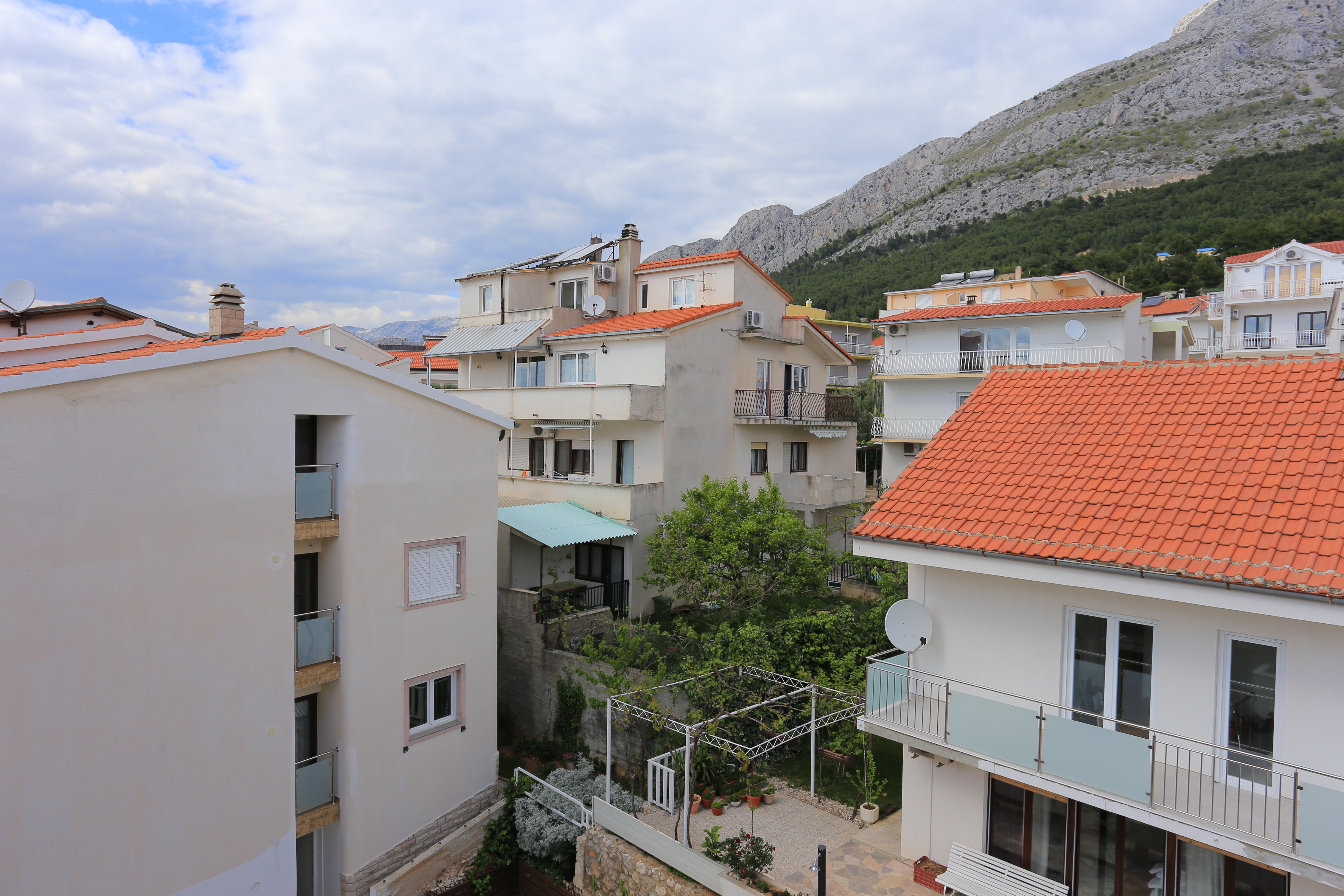 One bedroom apartment with terrace and sea view Nemira, Omiš  A-b