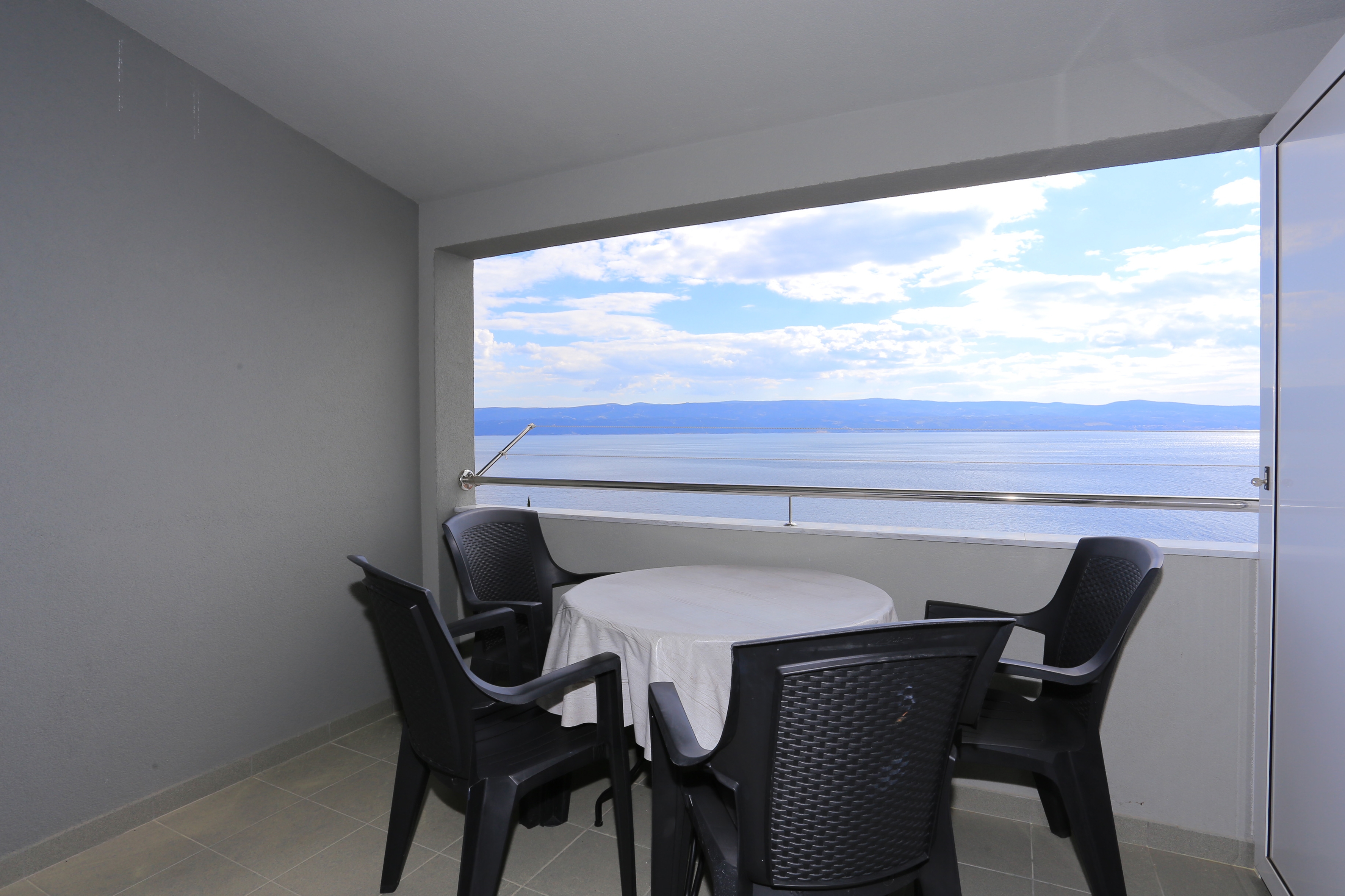 One bedroom apartment with terrace and sea view Nemira, Omiš (A-17039-b)