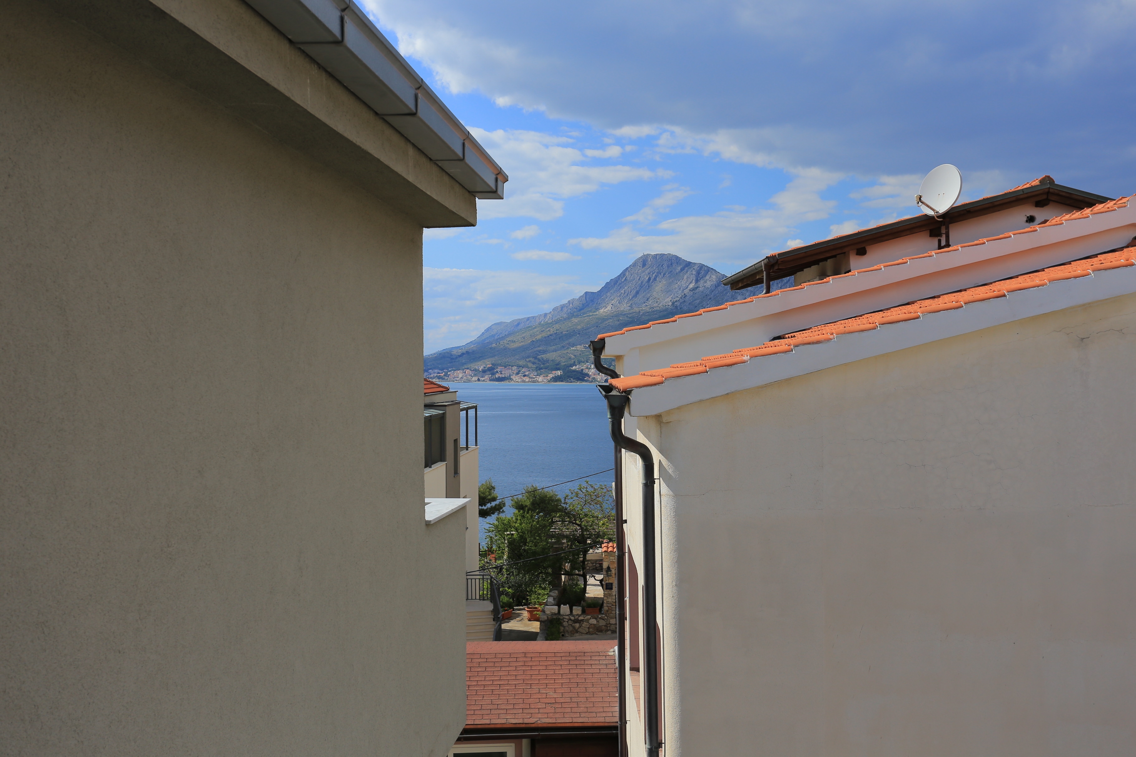 One bedroom apartment with terrace and sea view Nemira, Omiš  A-c
