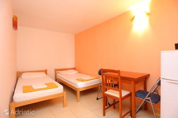 Nemira, Dining room in the apartment, air condition available and WiFi.