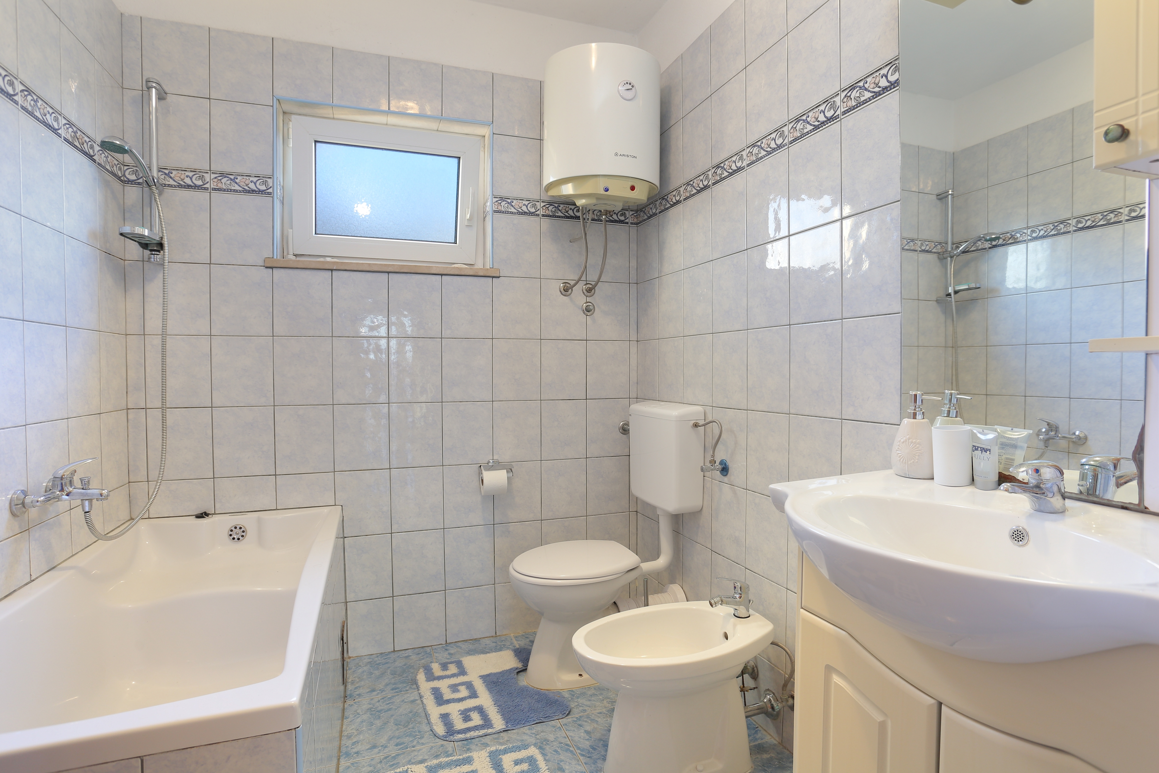 Three bedroom apartment with balcony and sea view Podstrana, Split  A-b
