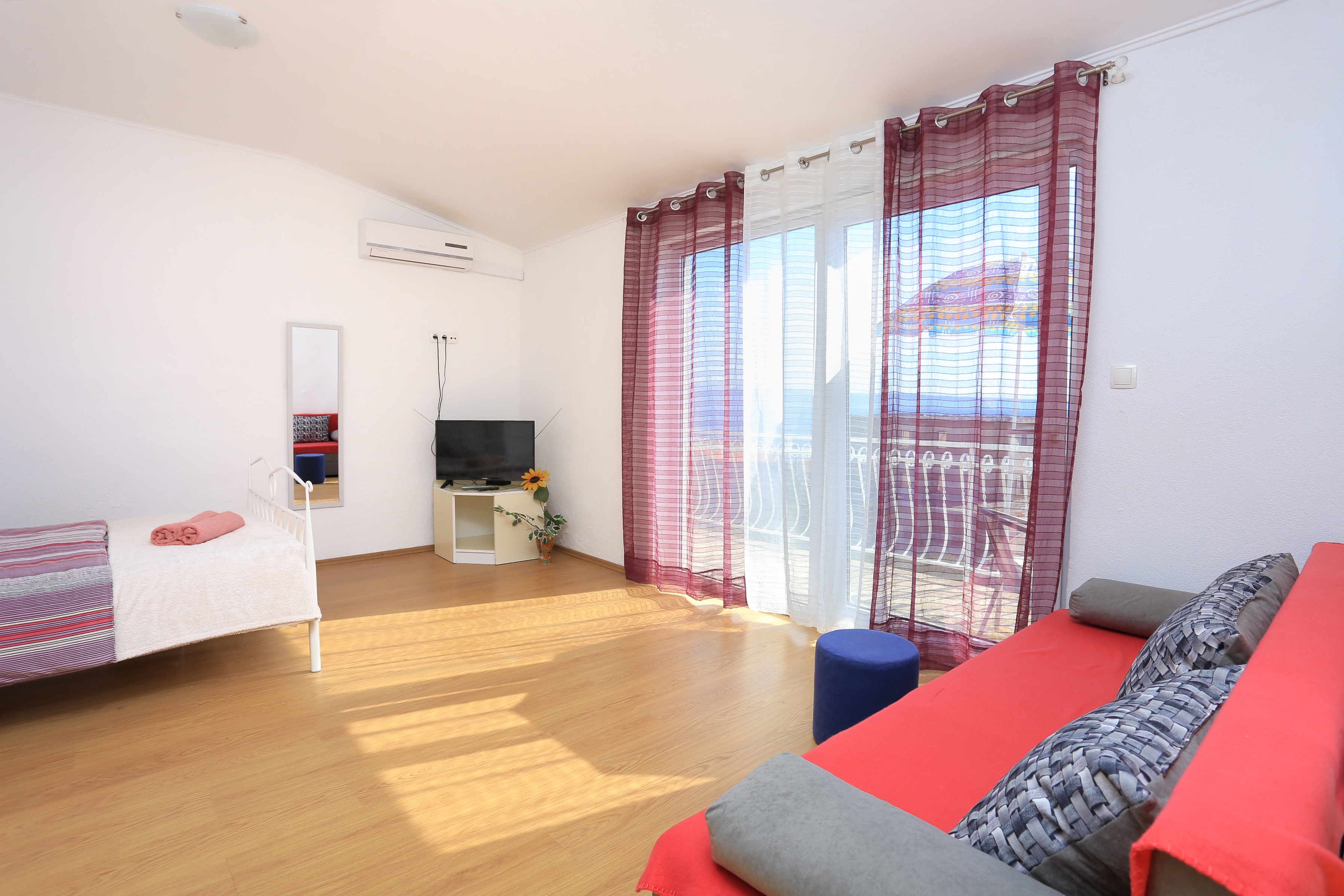 Studio flat with balcony and sea view Podstrana (Split) (AS-17053-a)