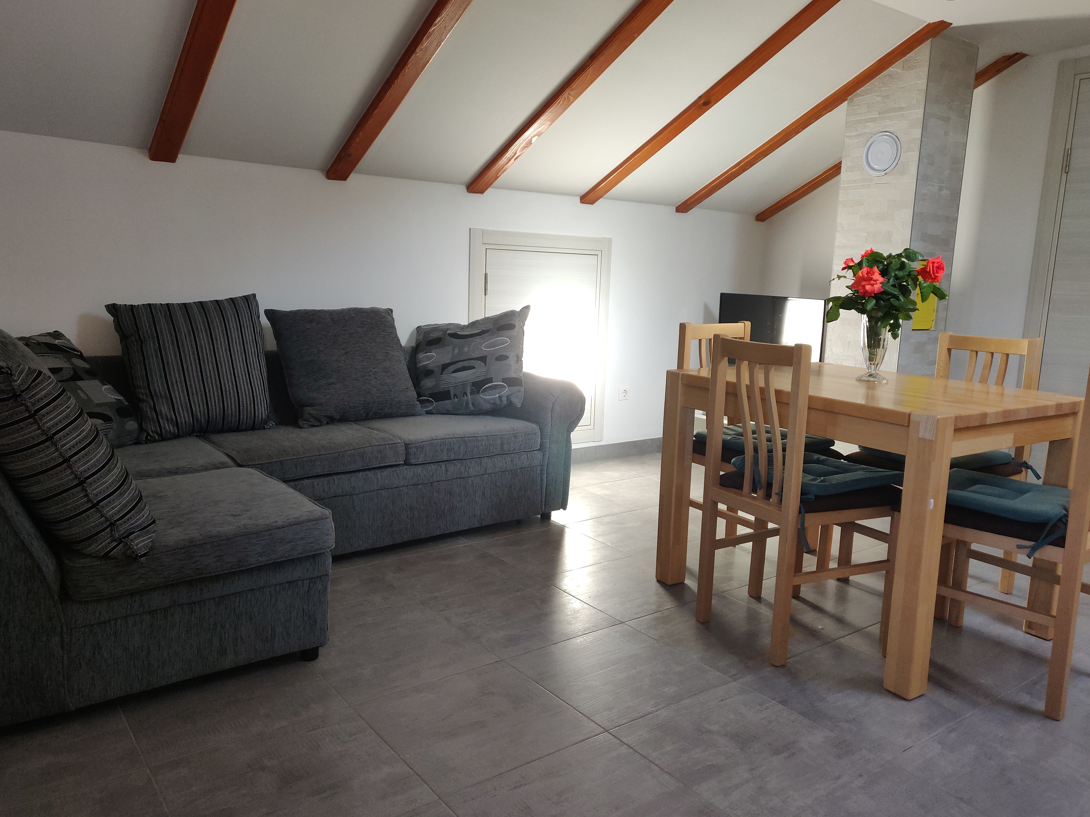 One bedroom apartment with balcony and sea view Vinišće, Trogir (A-17062-b)