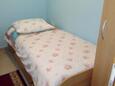 Dormitor 2 Donja Krušica, Dormitor 2 în unitate de cazare tip apartment, animale de companie sunt acceptate şi WiFi.