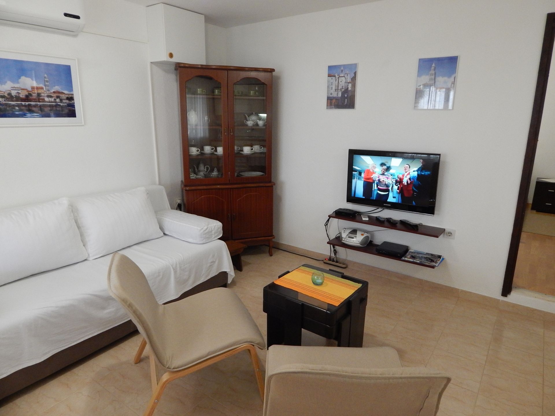 One bedroom apartment near beach Okrug Donji, Čiovo (A-17078-a)