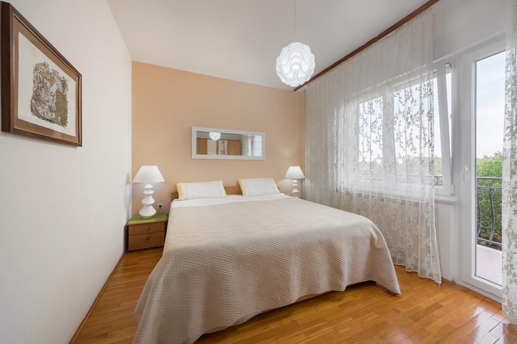 Two bedroom apartment with terrace Banjole, Pula  A-a