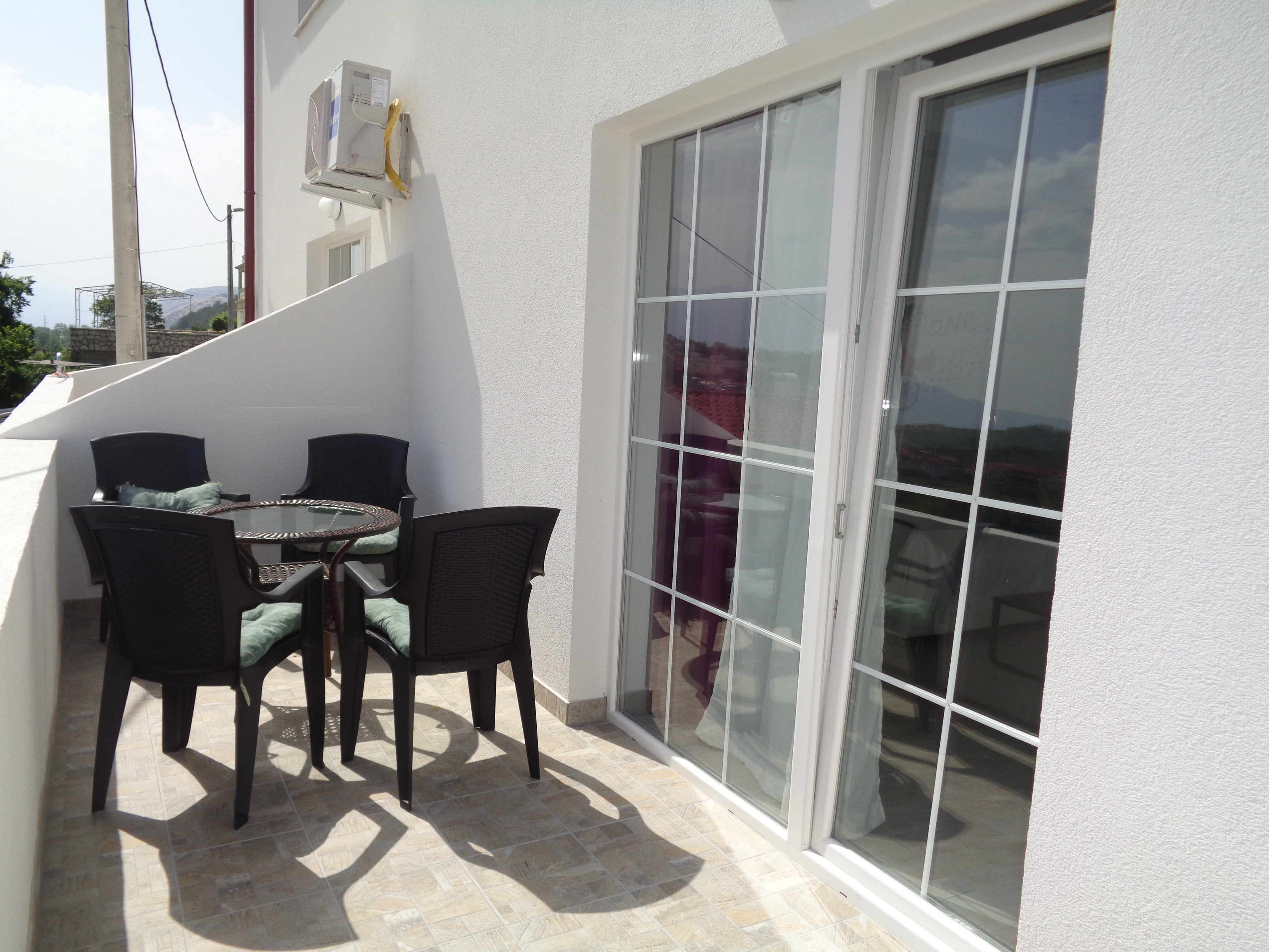 One bedroom apartment with terrace and sea view Lopar, Rab (A-17103-b)
