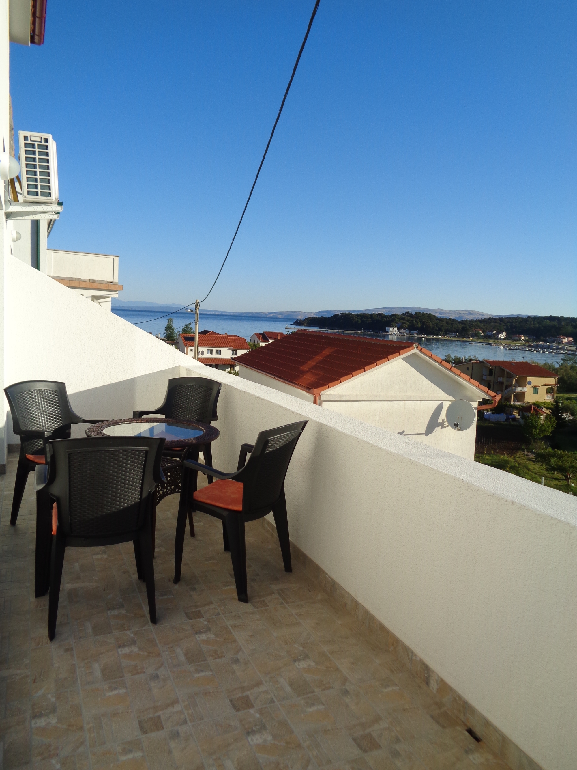 Top Rab Lopar Top Rab Lopar