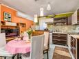Dining room Škrljevo, Dining room in the apartment, air condition available and (pet friendly).