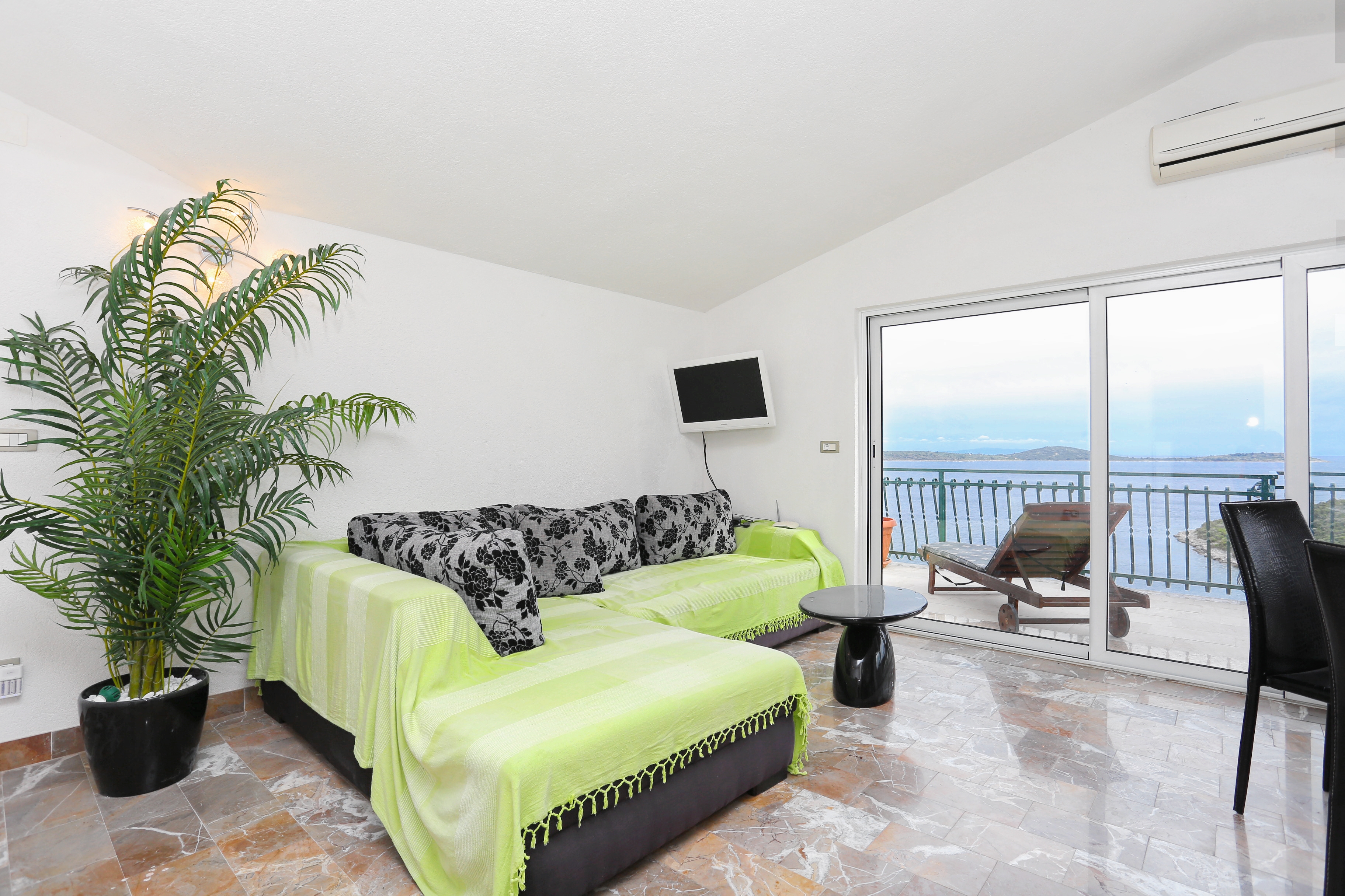 Two bedroom apartment with terrace and sea view Cove Ljubljeva, Trogir (A-17122-a)