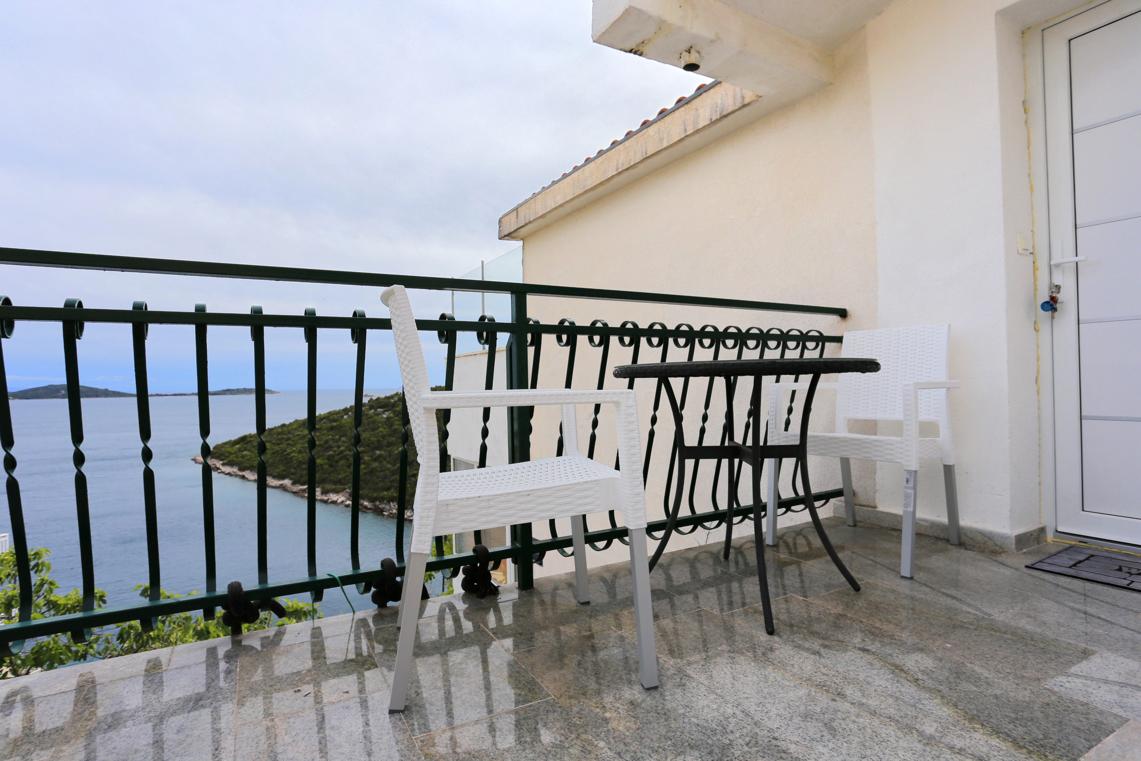 Two bedroom apartment with terrace and sea view Cove Ljubljeva, Trogir  A-a
