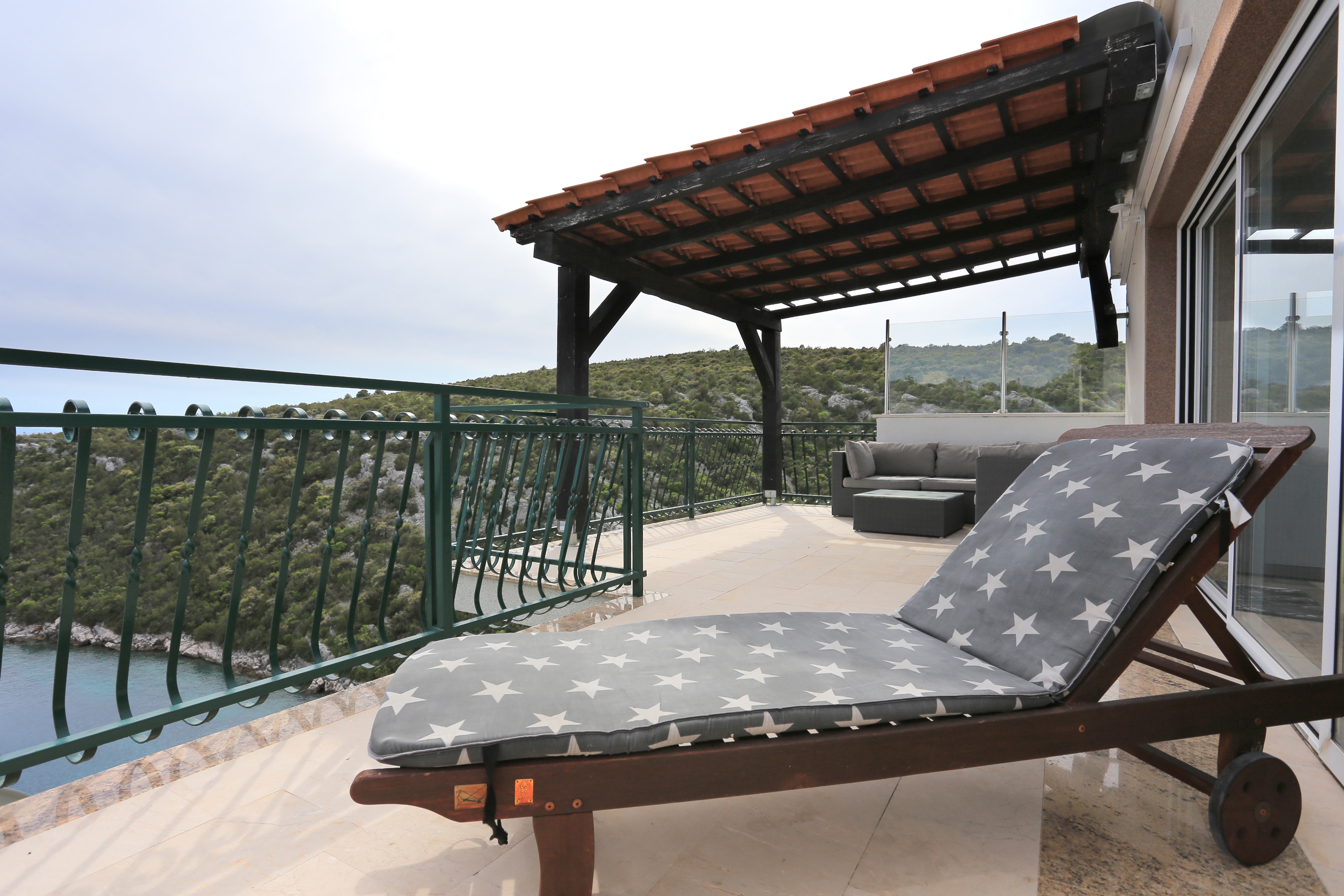 Two bedroom apartment with terrace and sea view Cove Ljubljeva, Trogir  A-a