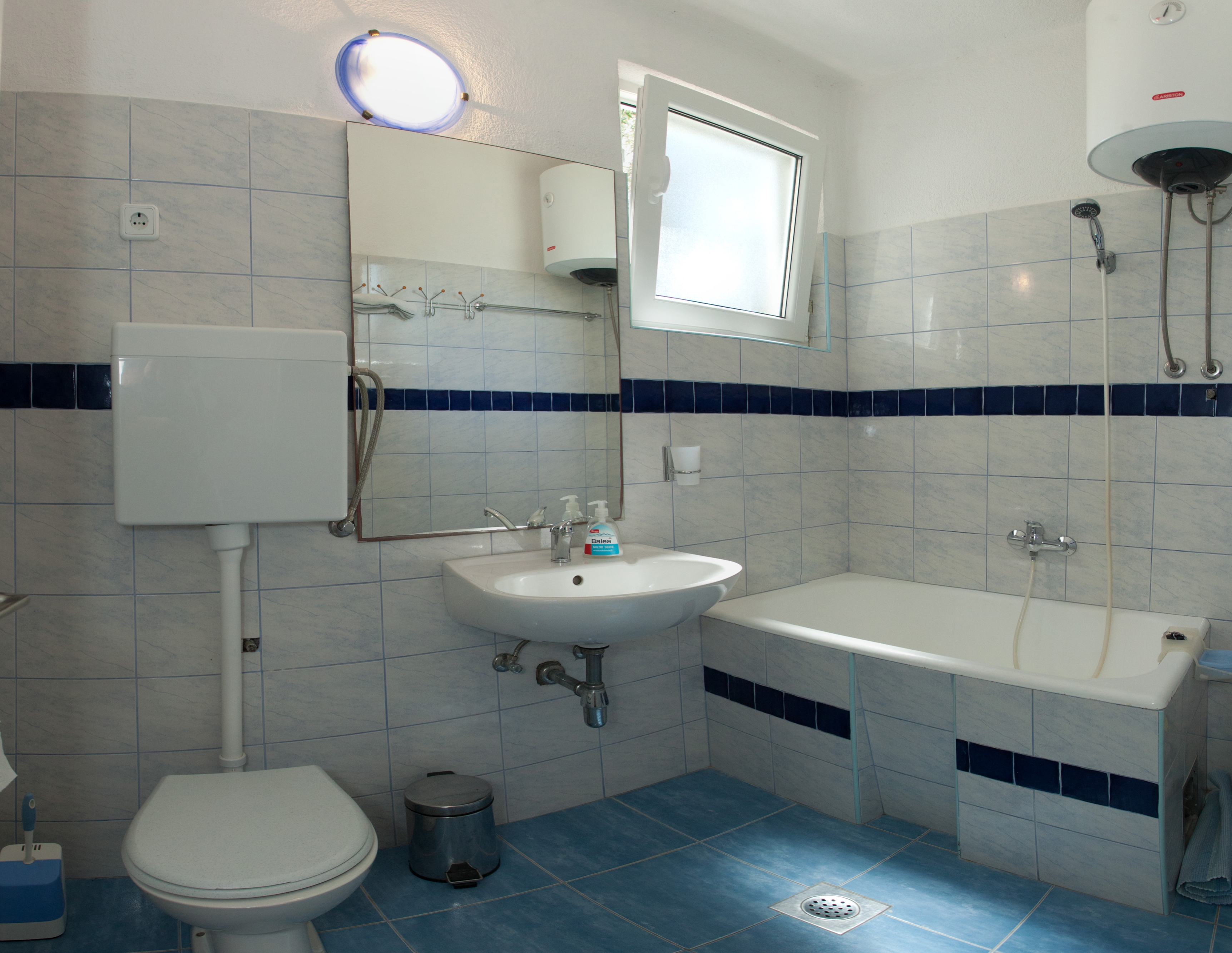 Three bedroom apartment with terrace and sea view Cove Ljubljeva, Trogir  A-b