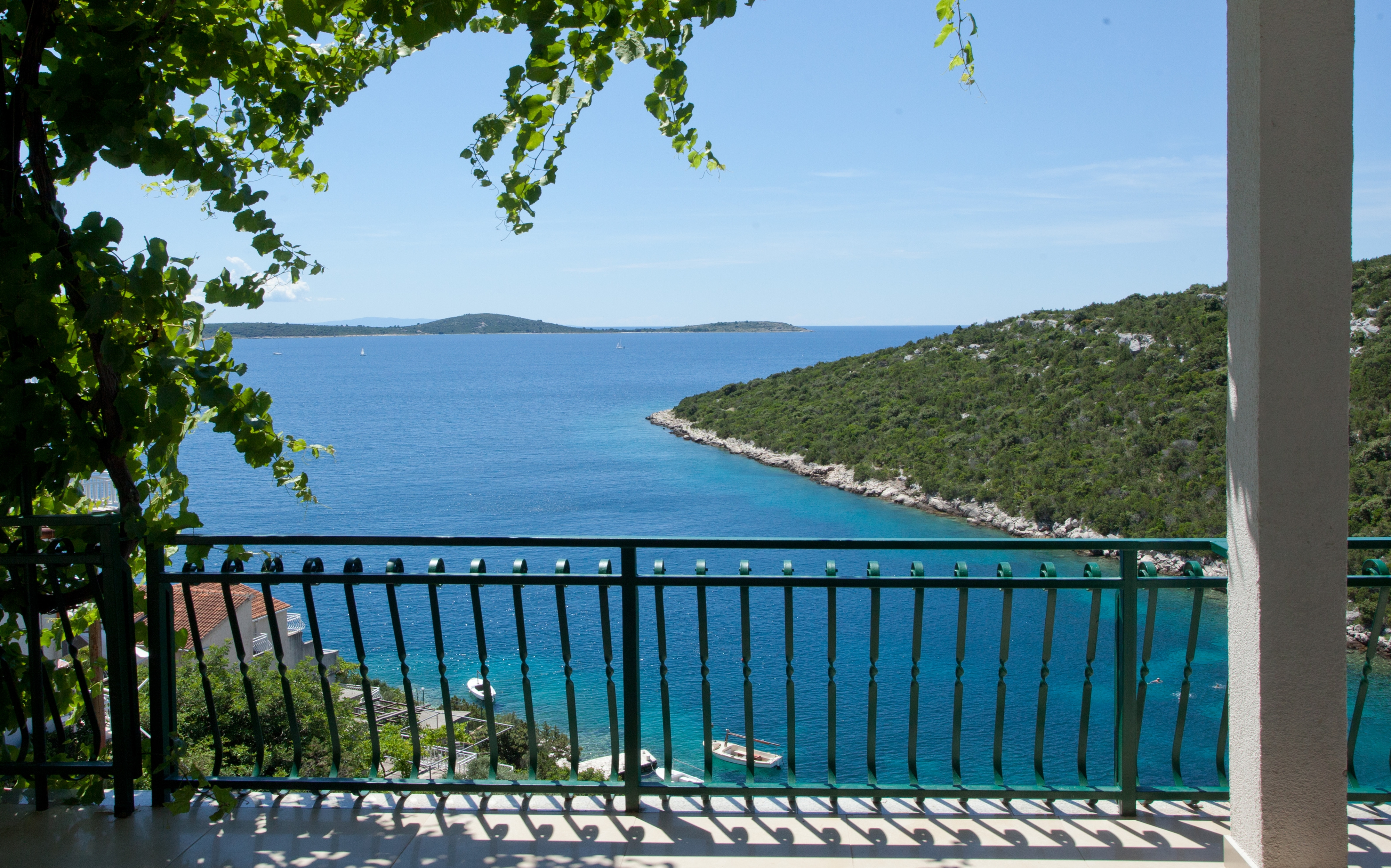 Two bedroom apartment with terrace and sea view Cove Ljubljeva, Trogir  A-c