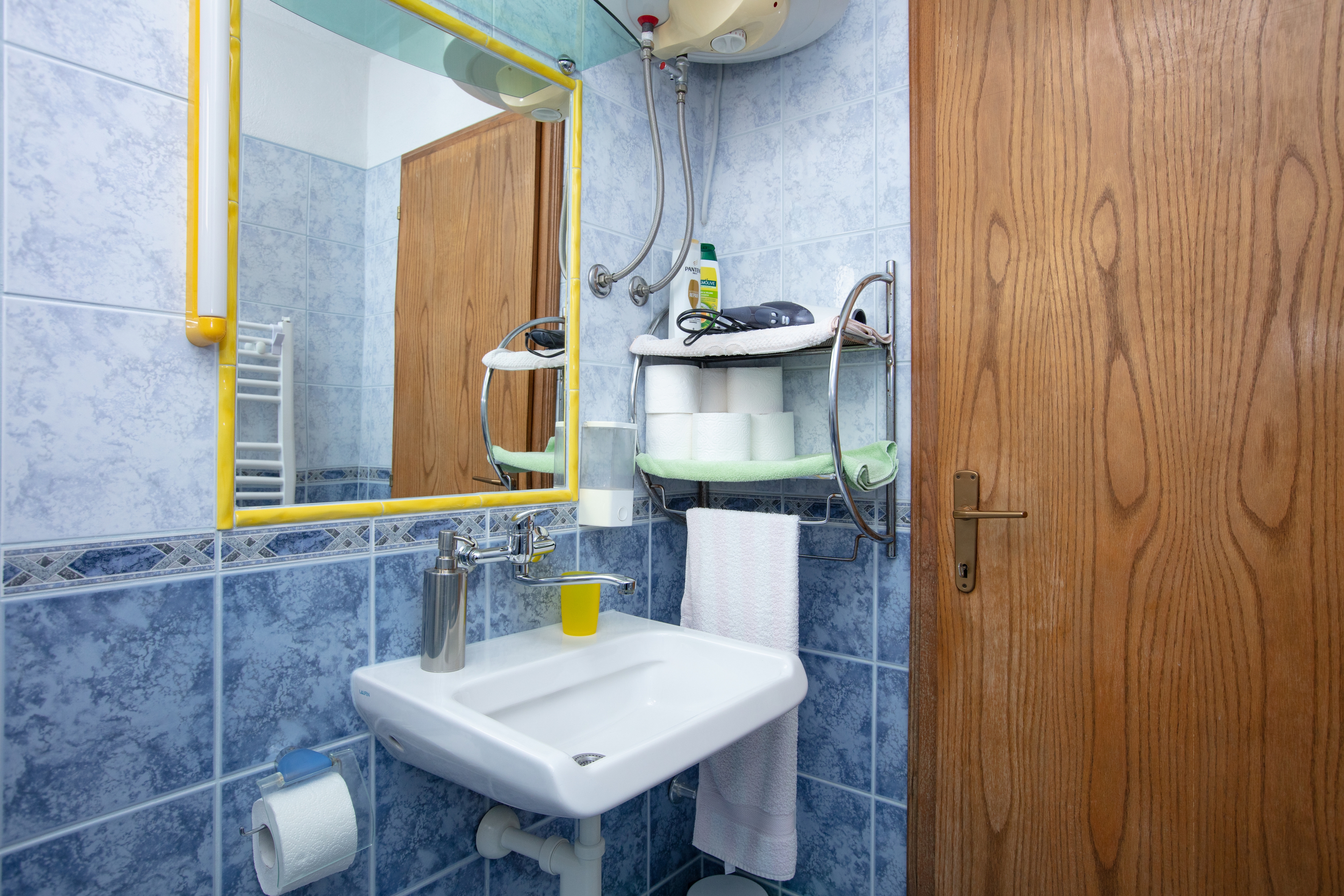 Two bedroom apartment with terrace and sea view Rogoznica  A-b