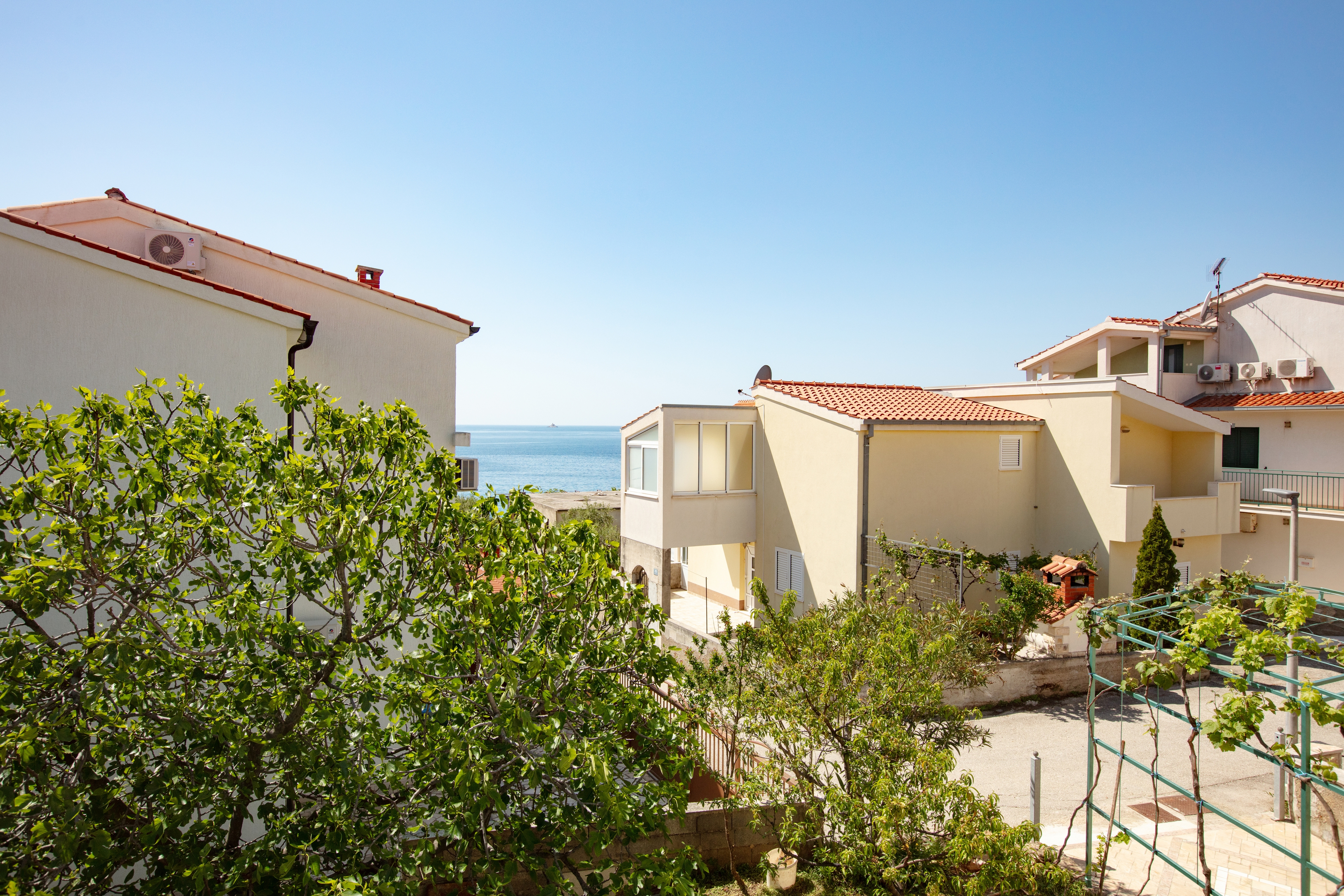 Two bedroom apartment with terrace and sea view Rogoznica  A-b