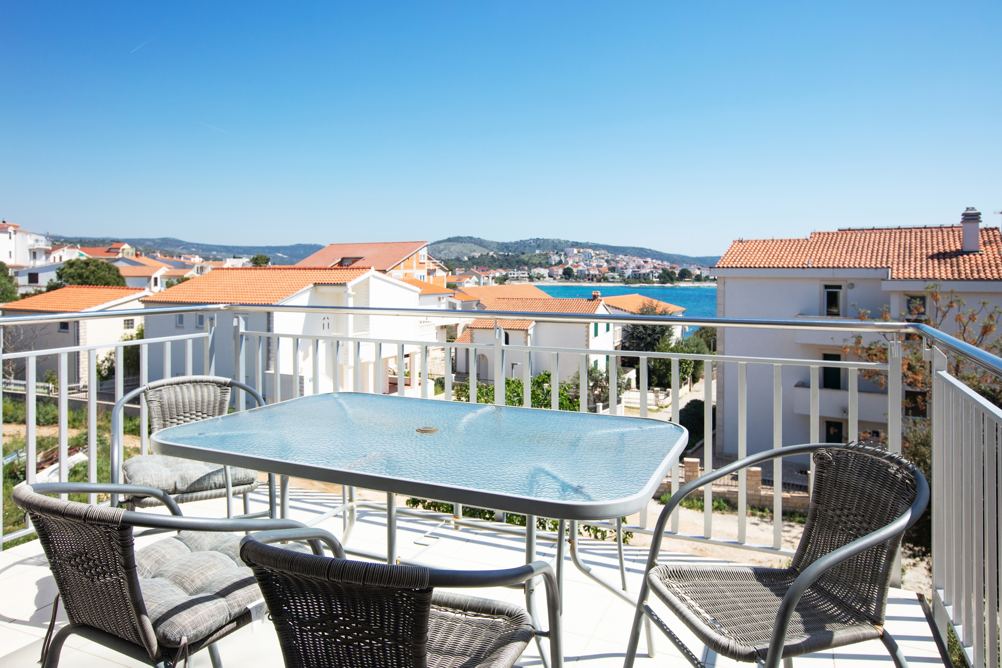 One bedroom apartment with terrace and sea view Rogoznica  A-c