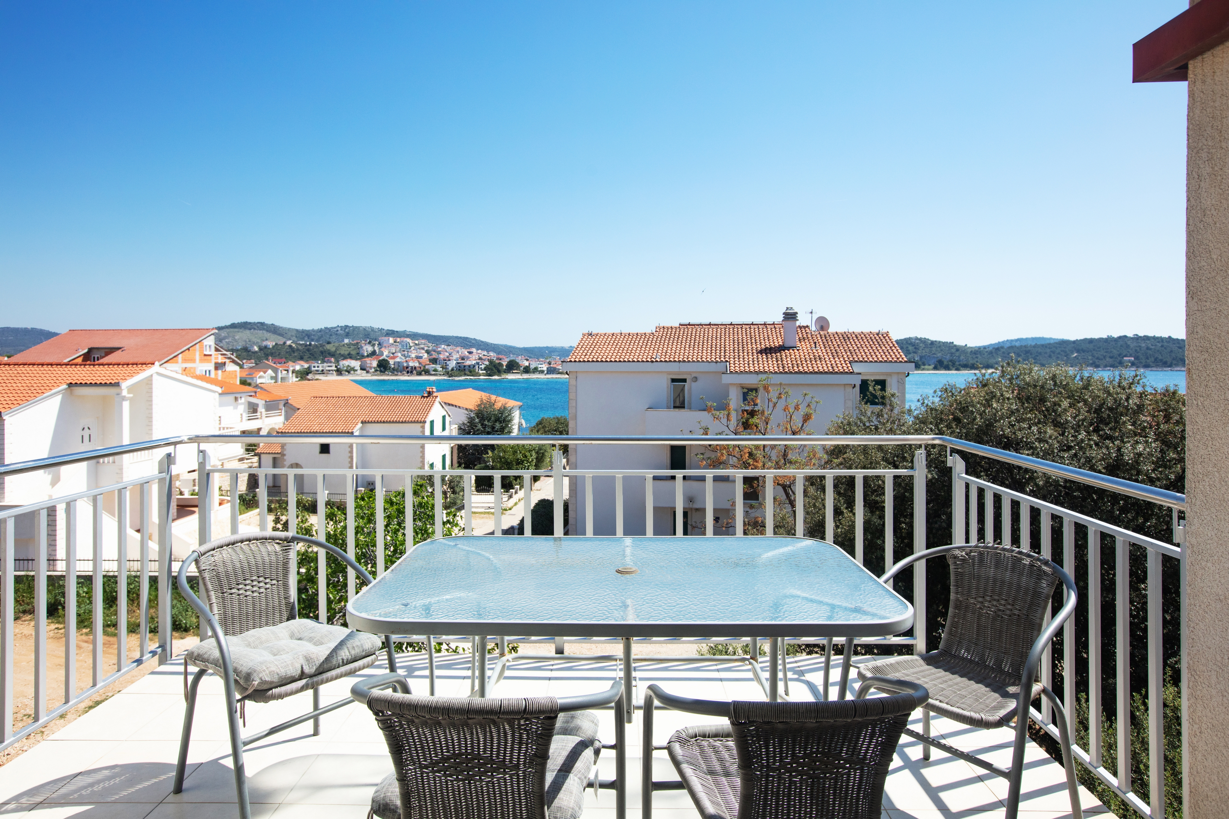 One bedroom apartment with terrace and sea view Rogoznica  A-c