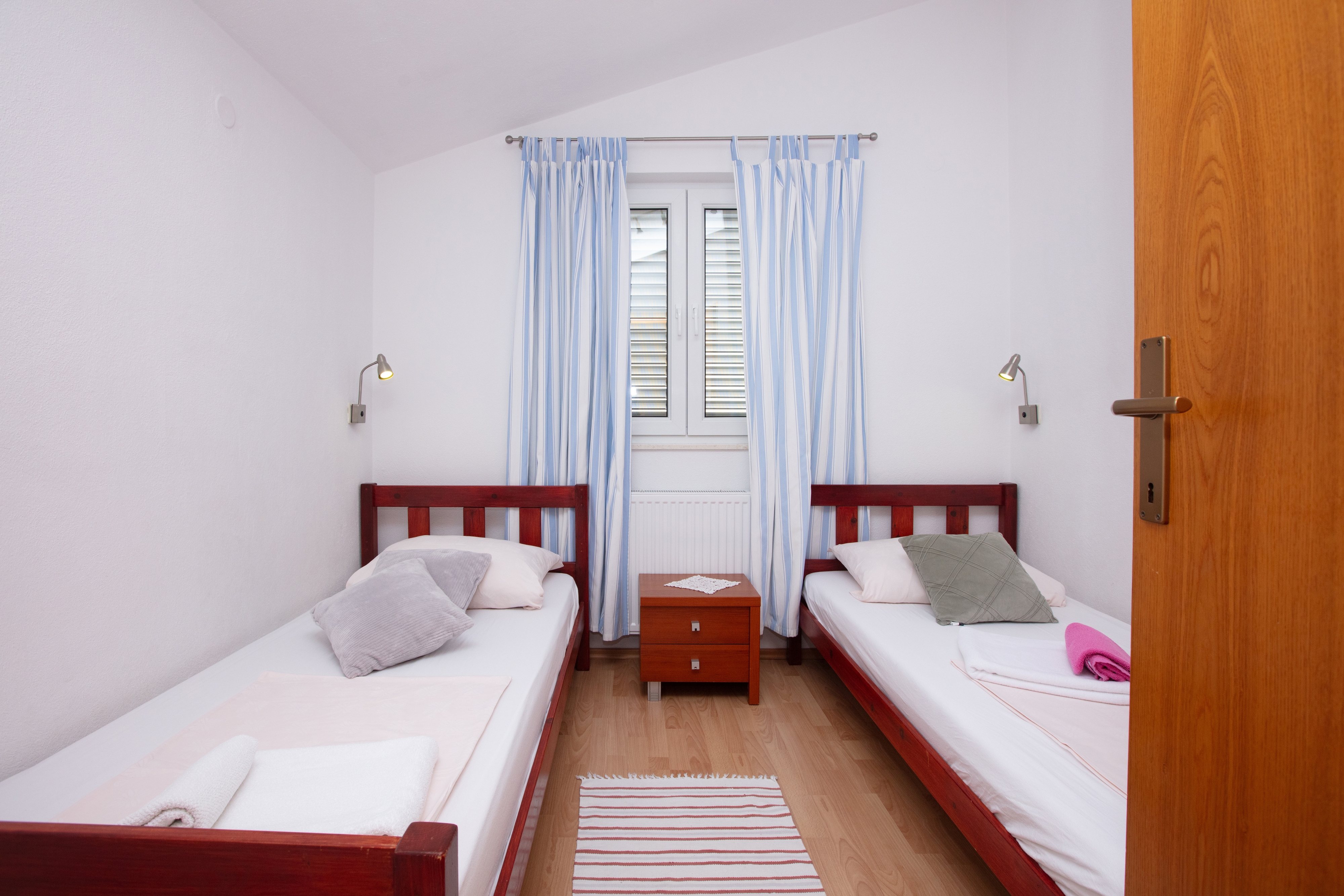 Two bedroom apartment with terrace and sea view Rogoznica  A-d