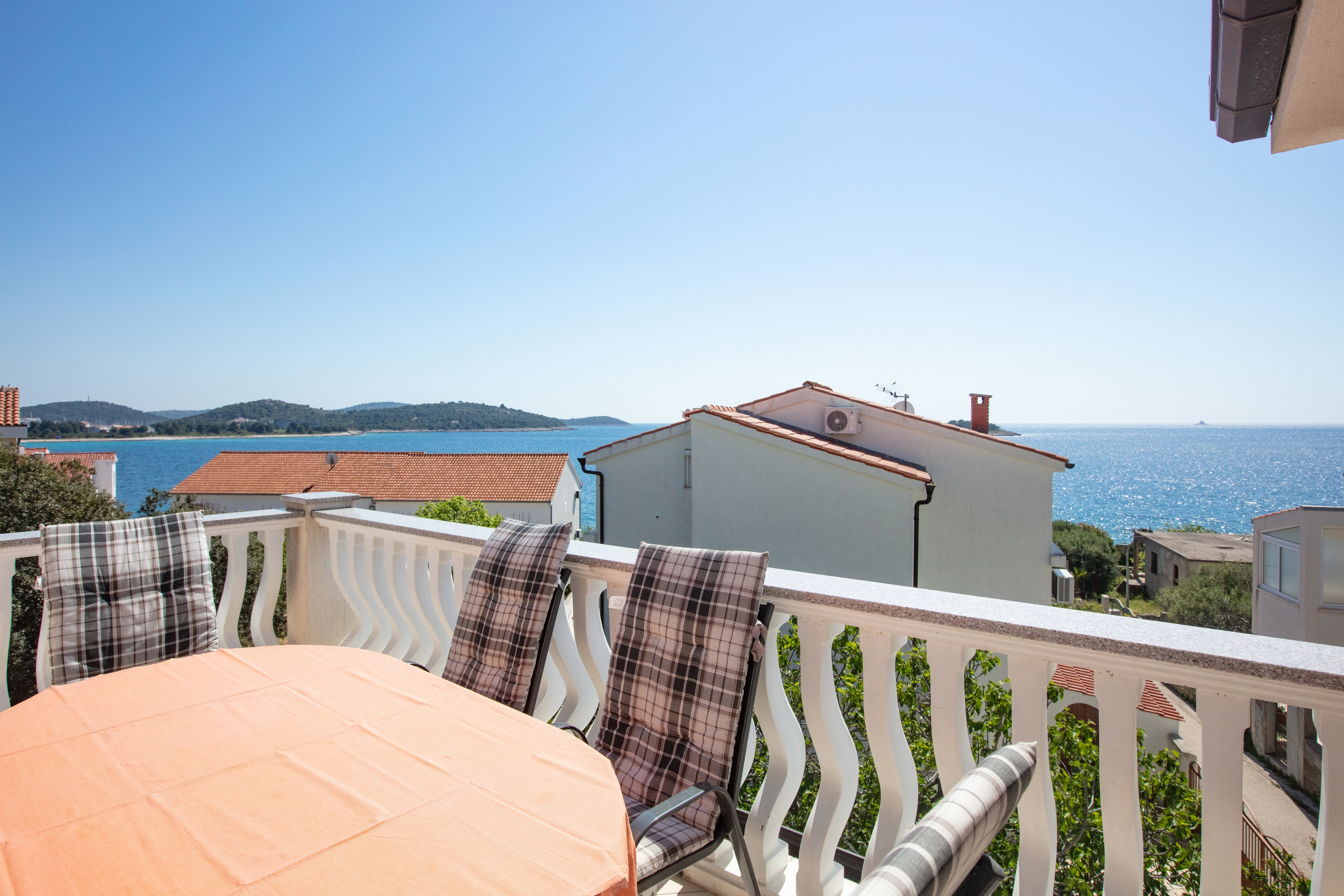 Two bedroom apartment with terrace and sea view Rogoznica  A-d