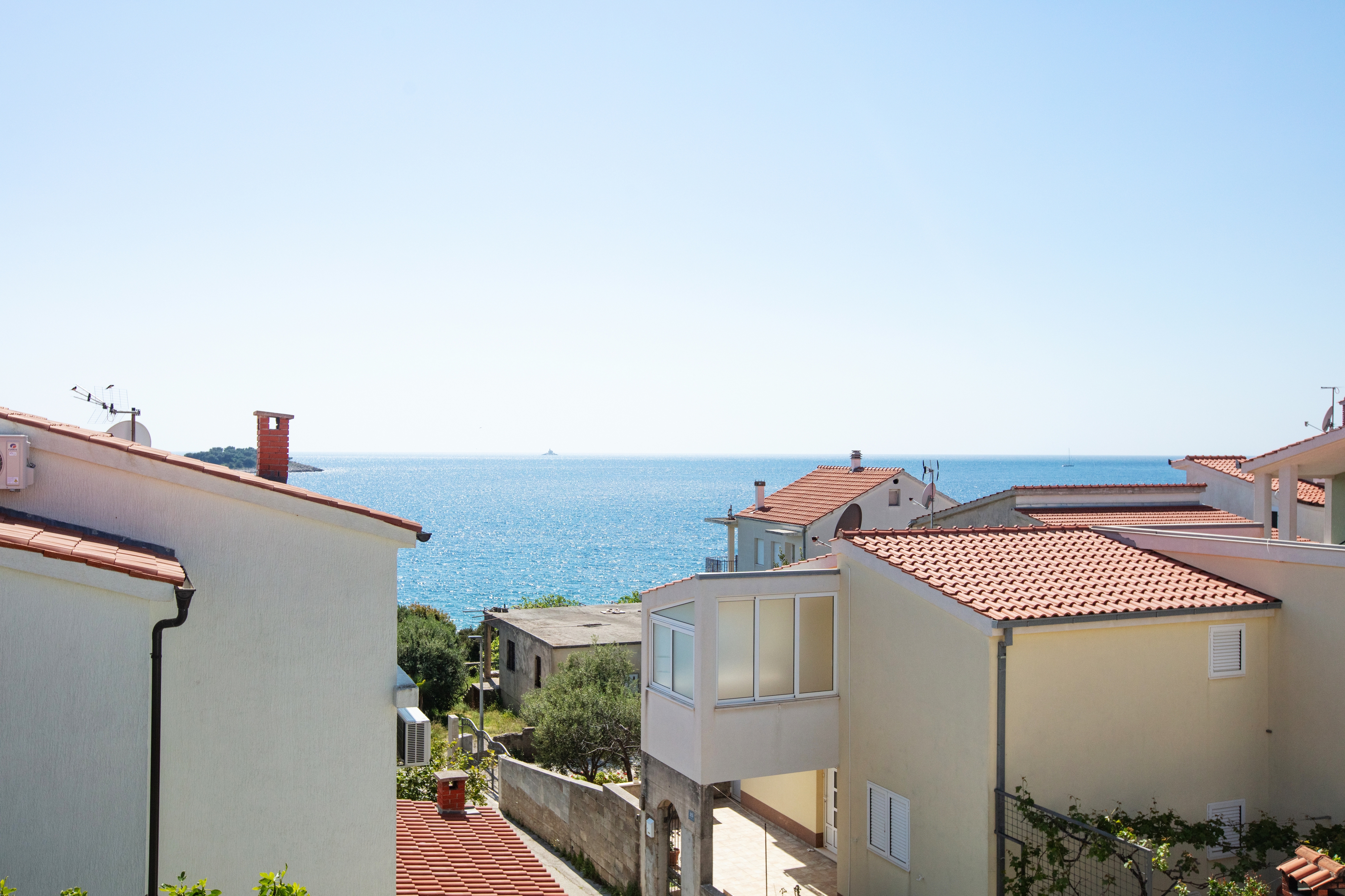 Two bedroom apartment with terrace and sea view Rogoznica  A-d