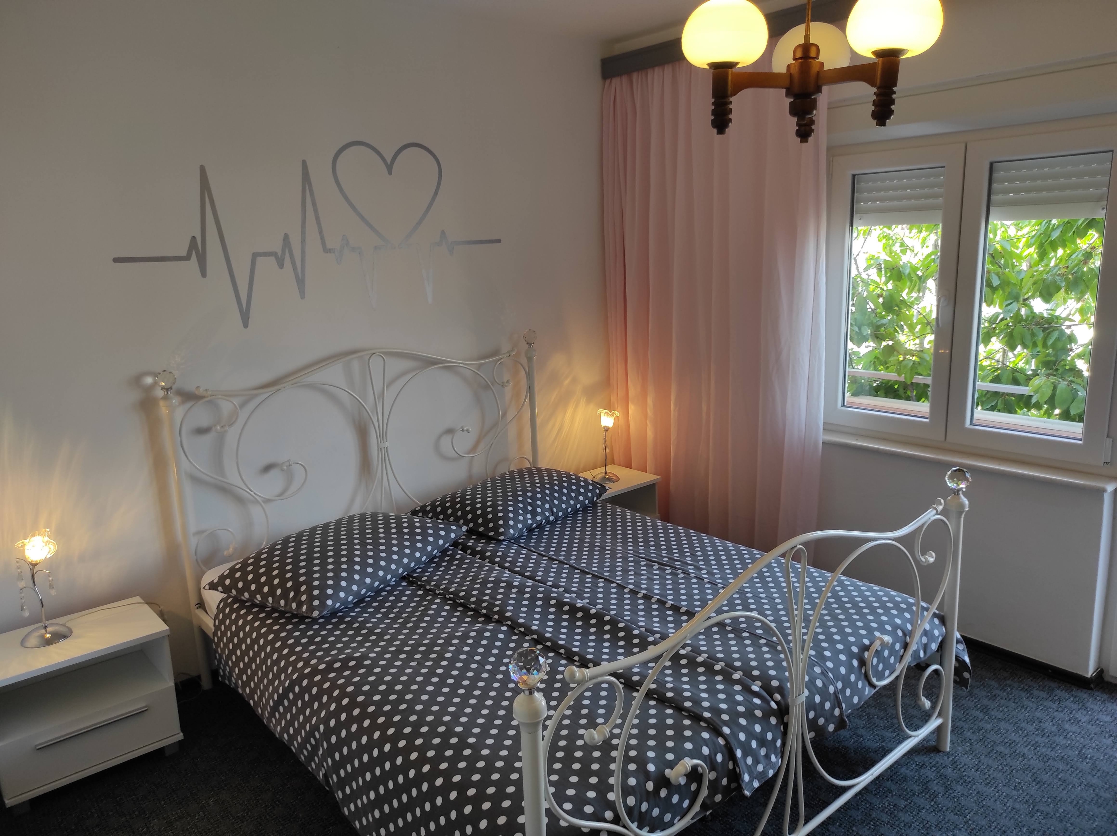 Two bedroom apartment with terrace and sea view Rogoznica  A-a