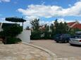 Parkirišče Pag, Pag, Parkirišče 17147 - Apartmaji v bližini morja s peščeno plažo.
