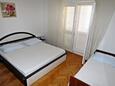 Spavaća soba 1 Tučepi, Spavaća soba 1 u smještaju tipa apartment, WiFi.