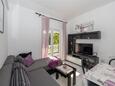 Obývací pokoj Vodice, Obývací pokoj v ubytování typu apartment, s klimatizací, domácí mazlíčci povoleni a WiFi.