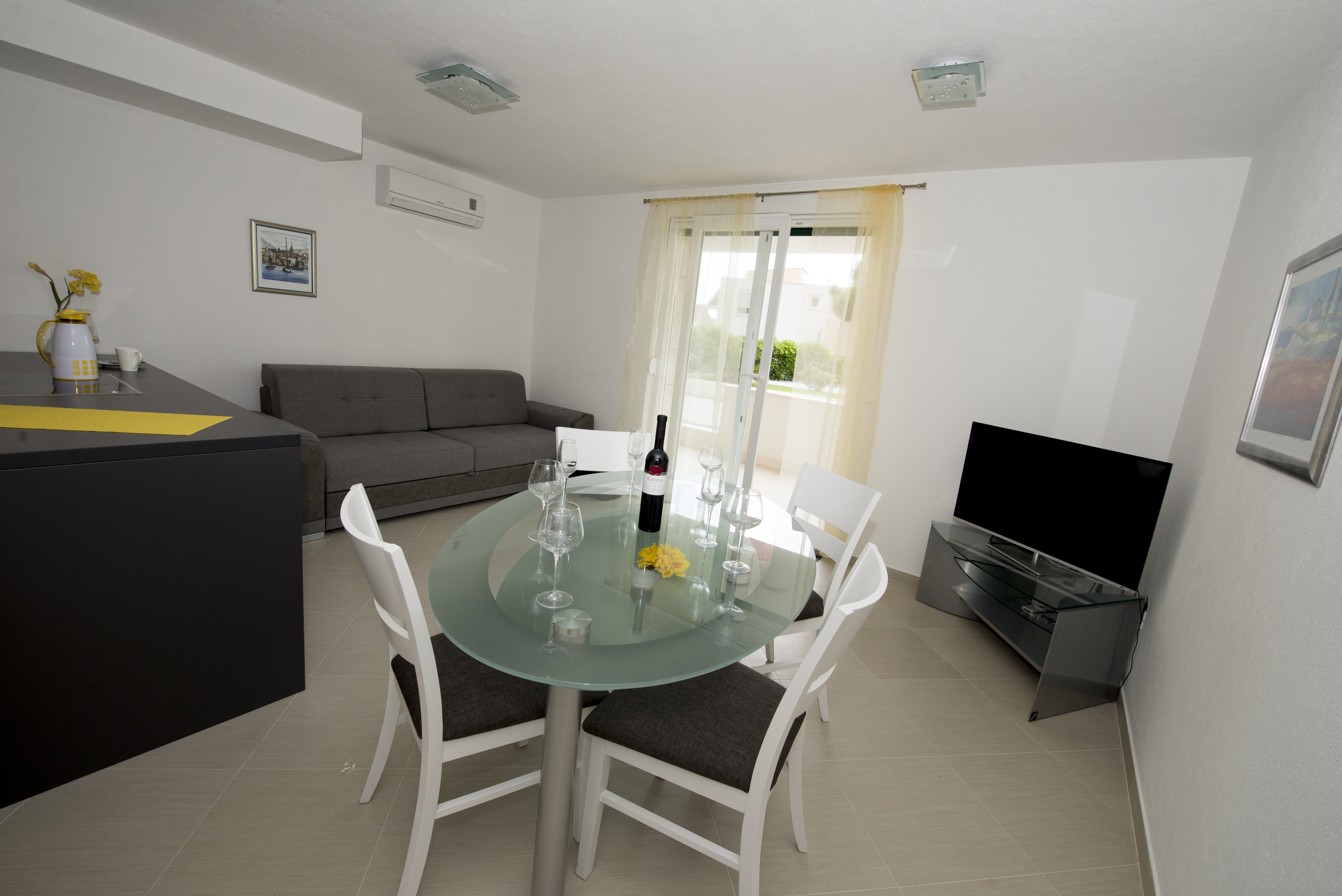 Two bedroom apartment with terrace Promajna, Makarska (A-17160-b) Two bedroom apartment with terrace Promajna, Makarska (A-17160-b)