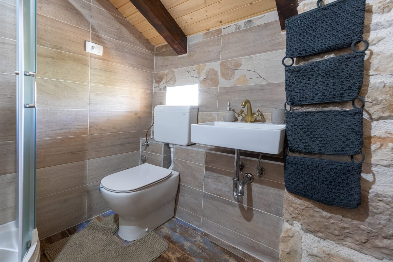 Four bedroom house with air-conditioning Bogatić, Krka  K