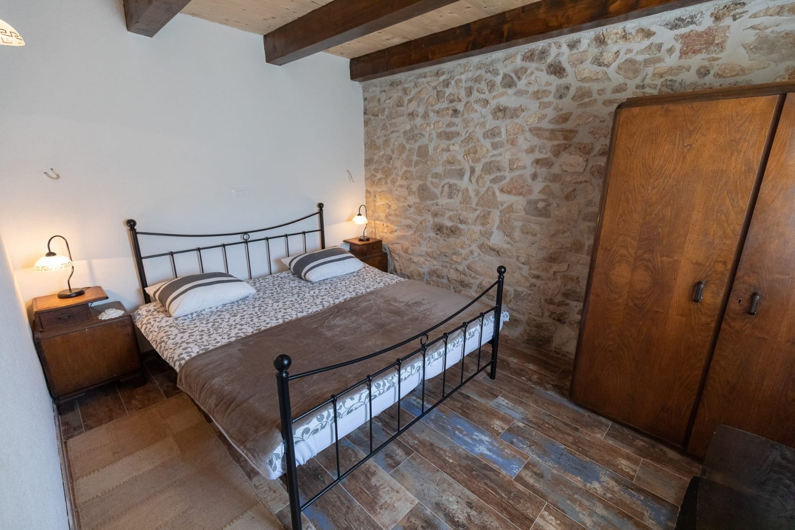 Four bedroom house with air-conditioning Bogatić, Krka  K