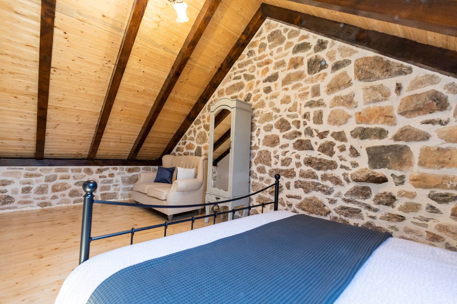 Four bedroom house with air-conditioning Bogatić, Krka  K