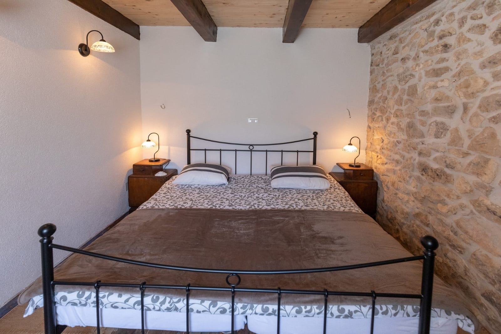 Four bedroom house with air-conditioning Bogatić, Krka  K