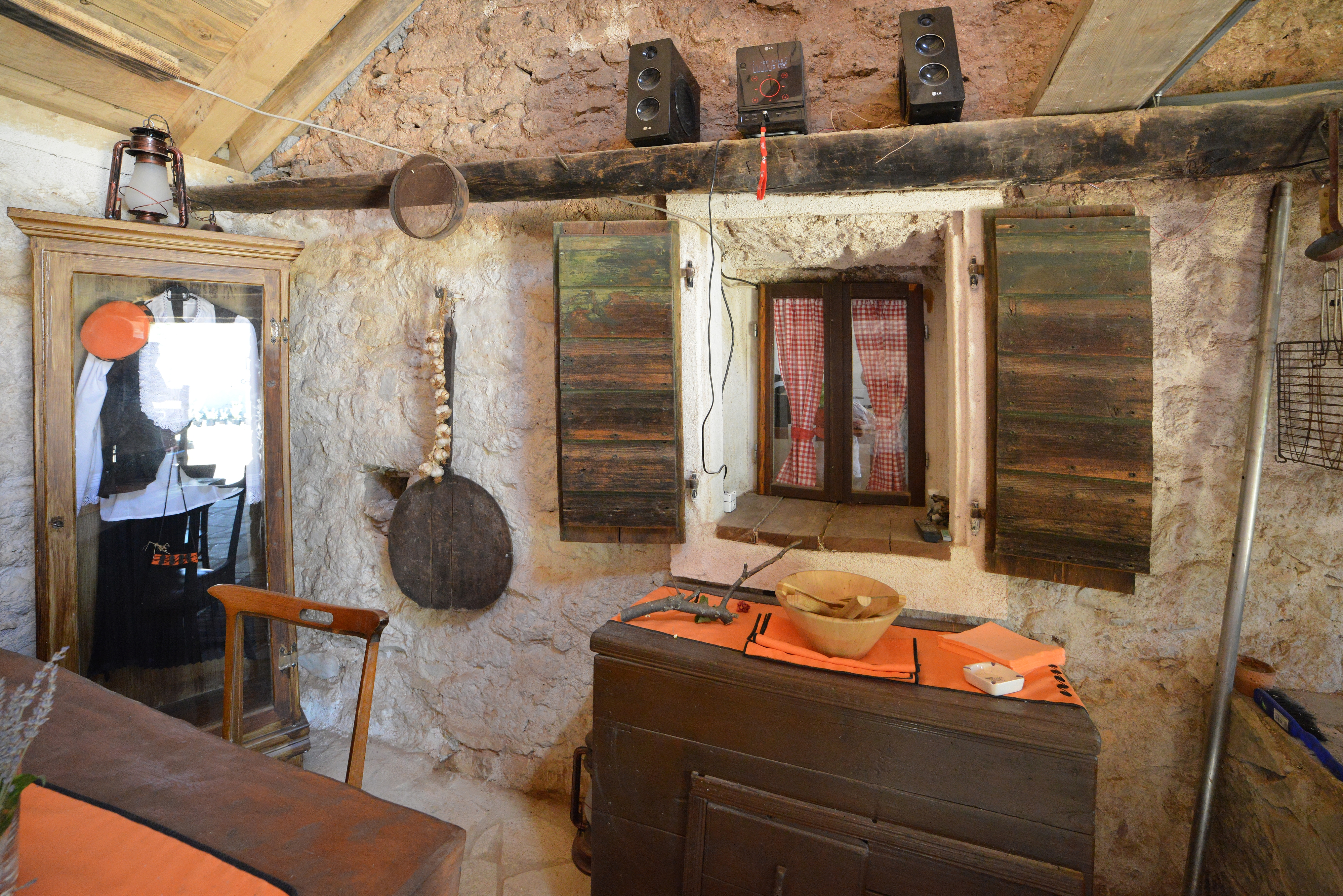 Four bedroom house with air-conditioning Bogatić, Krka  K