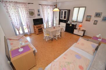 Petrčane, Sala de estar in the apartment, air condition available, (pet friendly) y WiFi.