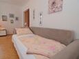 Petrčane, Living room in the apartment, air condition available, (pet friendly) and WiFi.