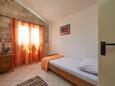 Ložnice 2 Drvenik Veliki, Ložnice 2 v ubytování typu room, domácí mazlíčci povoleni a WiFi.