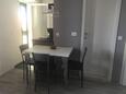 Salle à manger Krilo Jesenice, Salle à manger dans l’hébergement en type studio-apartment, WiFi.