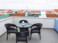 Terasa 2 Novalja, Terasa 2 v ubytování typu apartment, s výhledem na moře, domácí mazlíčci povoleni a WiFi.