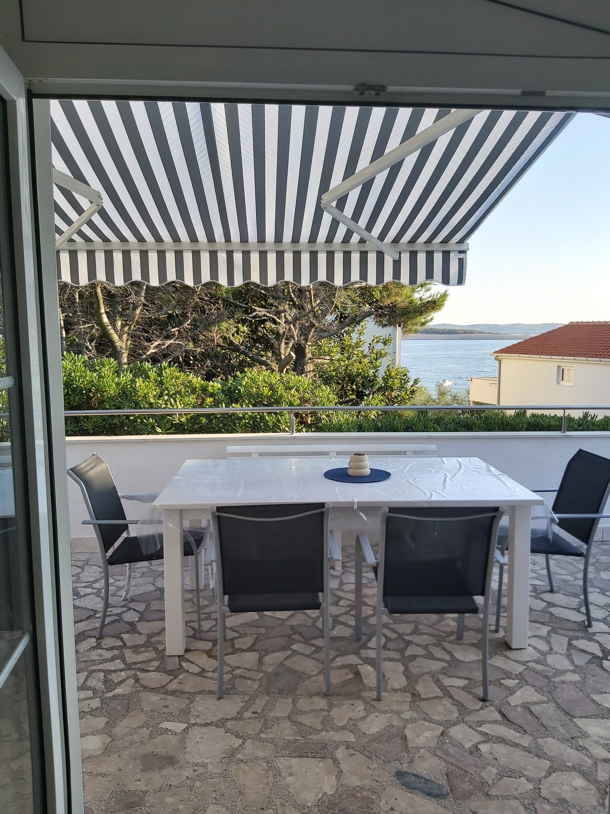 Three bedroom apartment with terrace and sea view Povljana, Pag  A-a