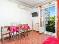 Dining room Supetar, Dining room in the apartment, air condition available and WiFi.