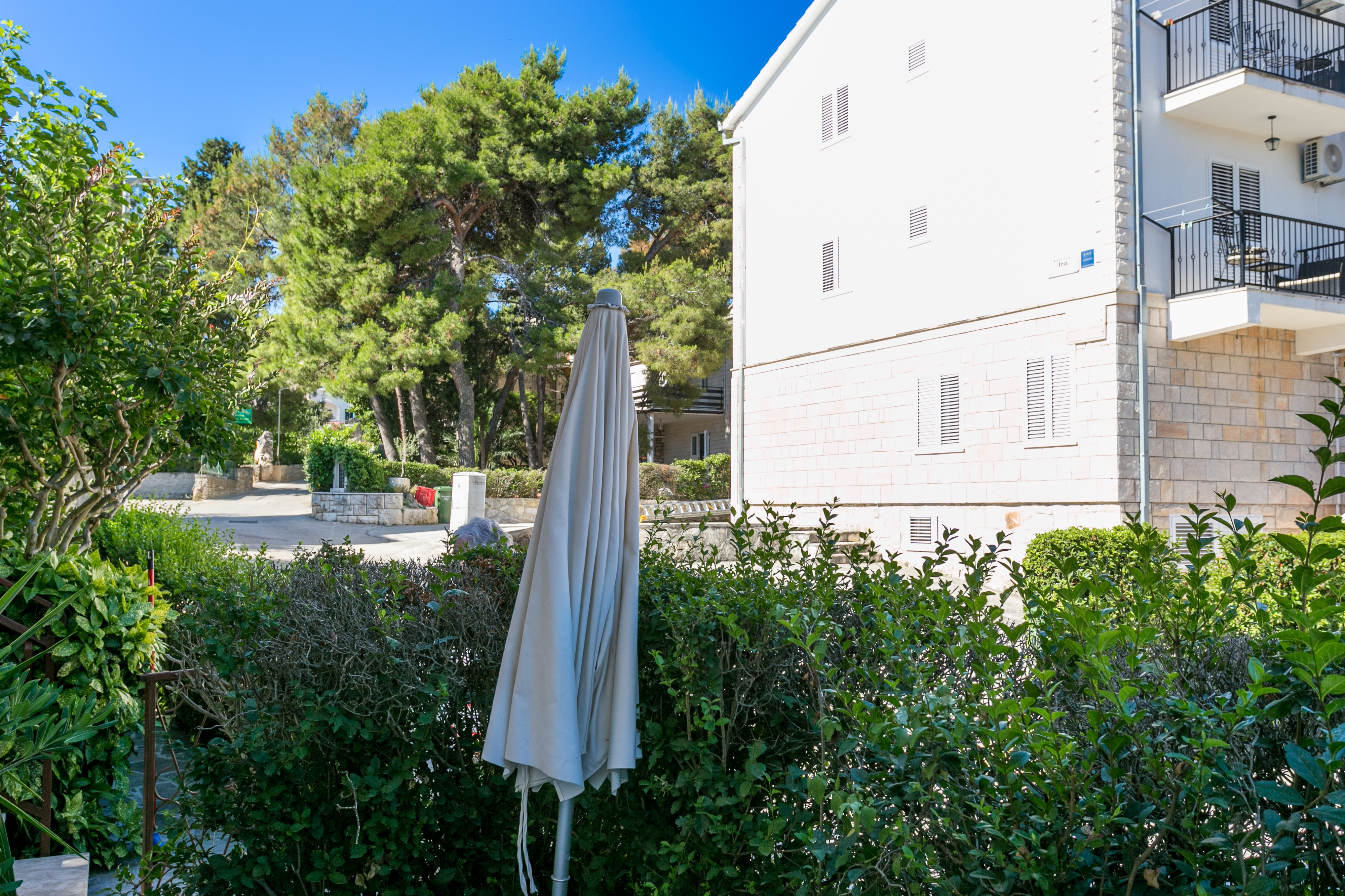 One bedroom apartment with terrace Supetar, Brač  A-a