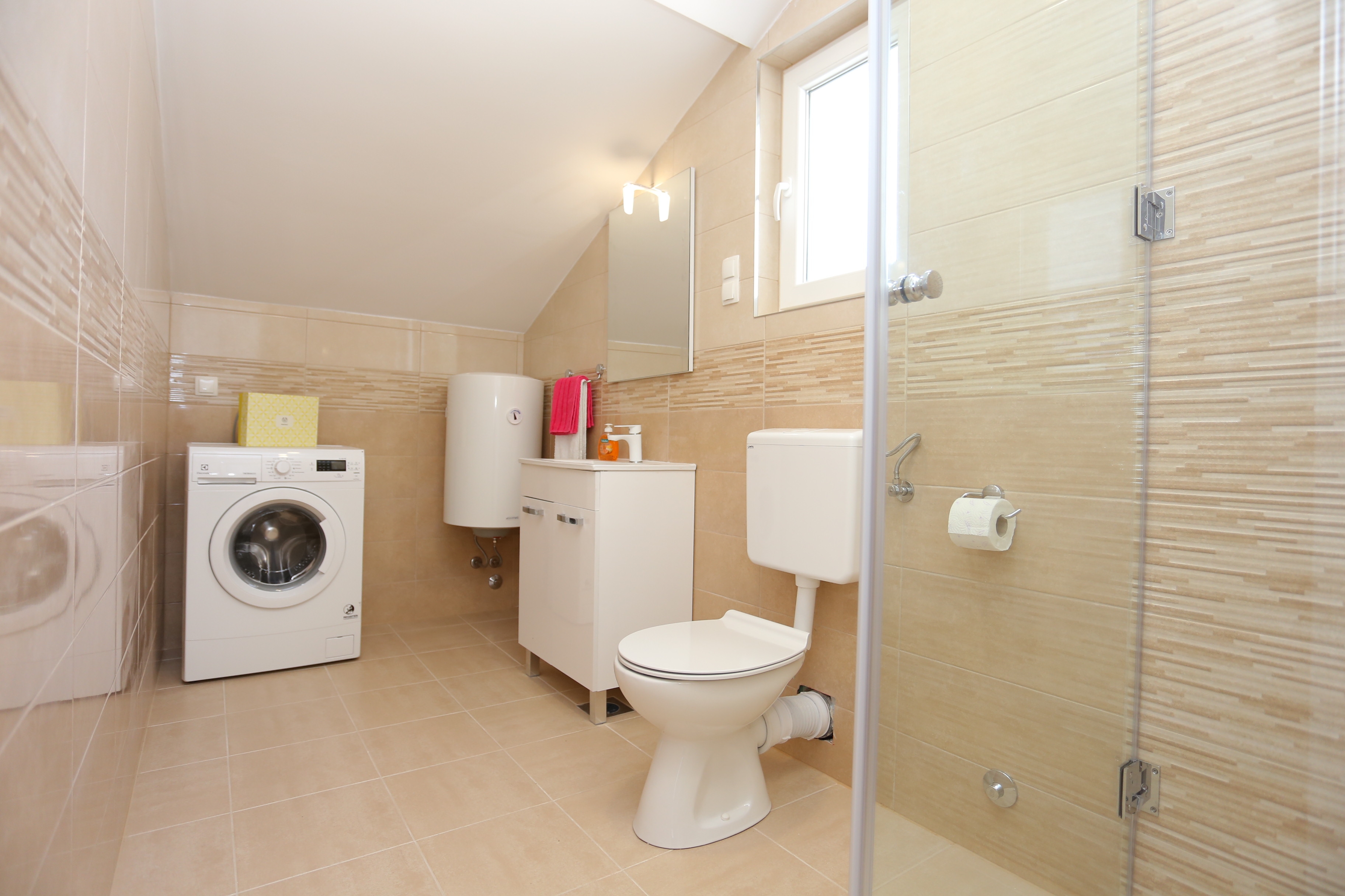 Four bedroom house with terrace and sea view Slatine, Čiovo  K