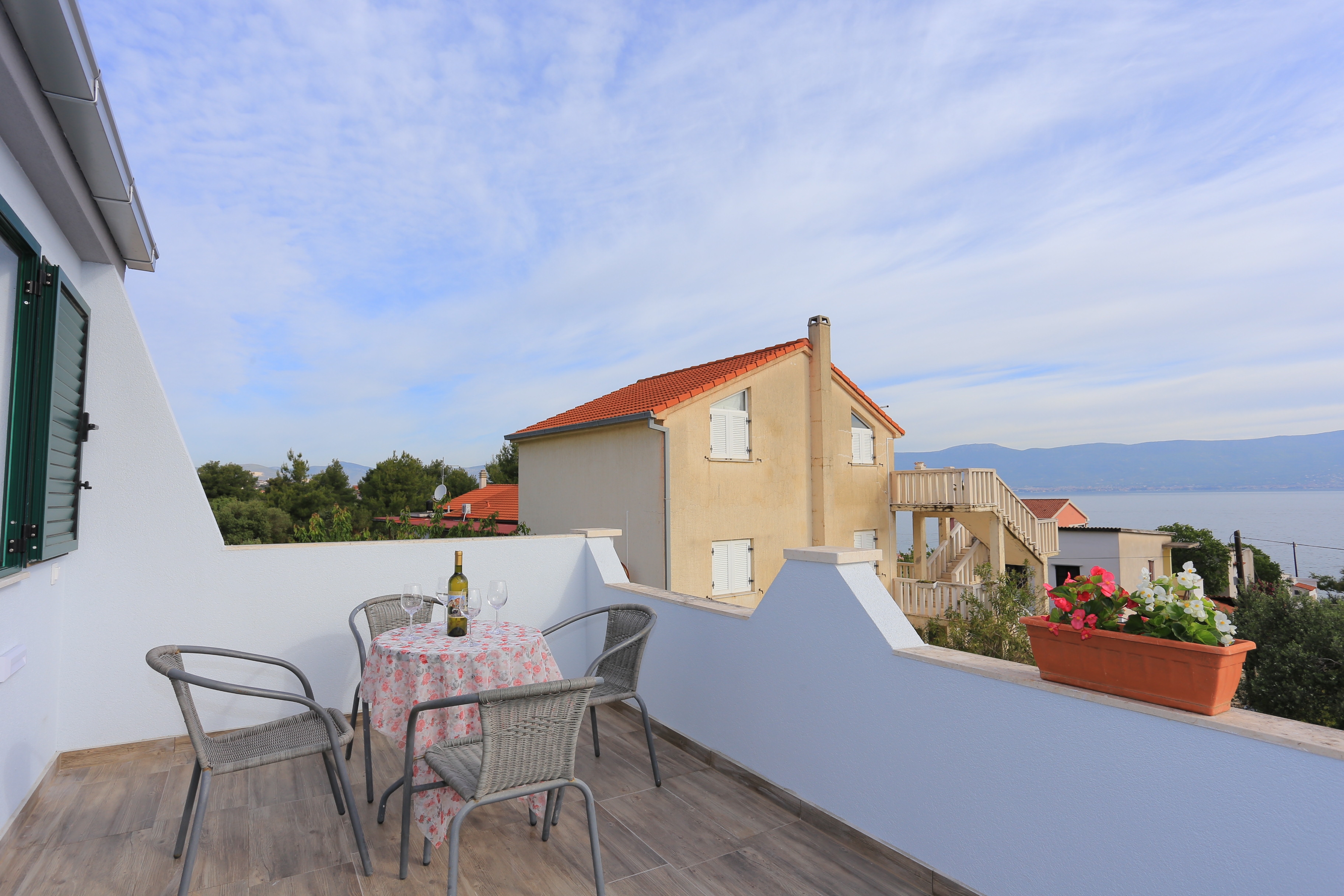 Four bedroom house with terrace and sea view Slatine, Čiovo  K